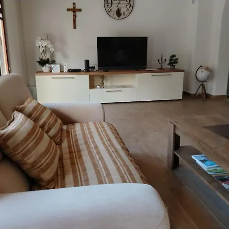 Mia Ana Villa