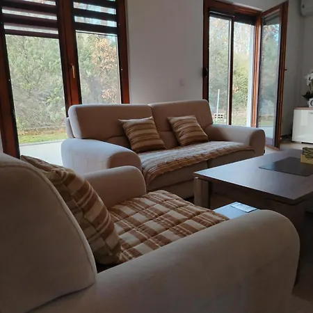Mia Ana Villa